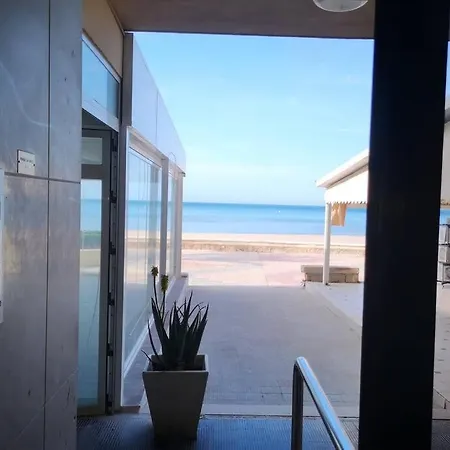 Panoramic Sea Views *